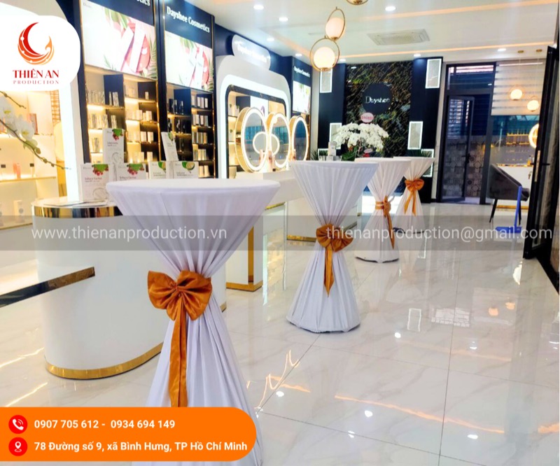 Bar cao cocktail ngoài trời