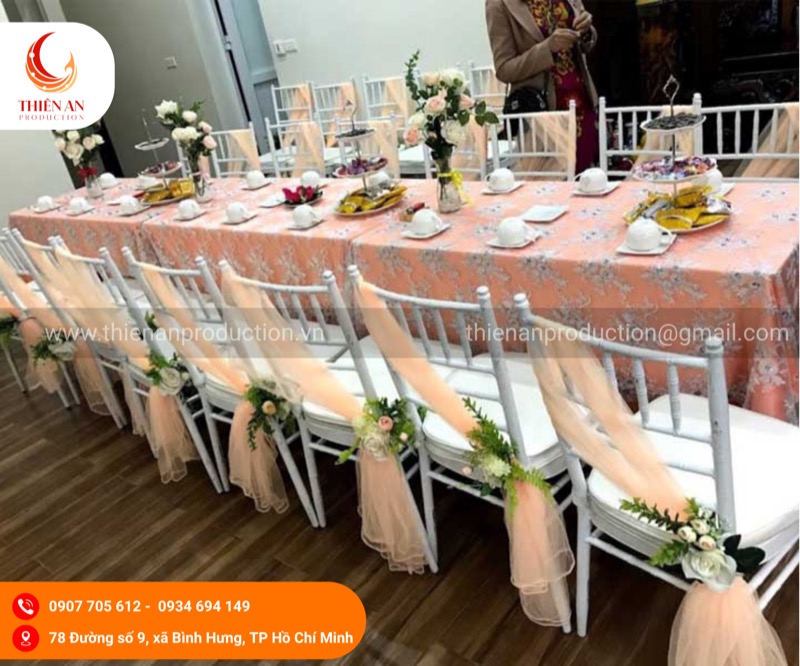 Chiavari bàn tiệc cưới sang trọng